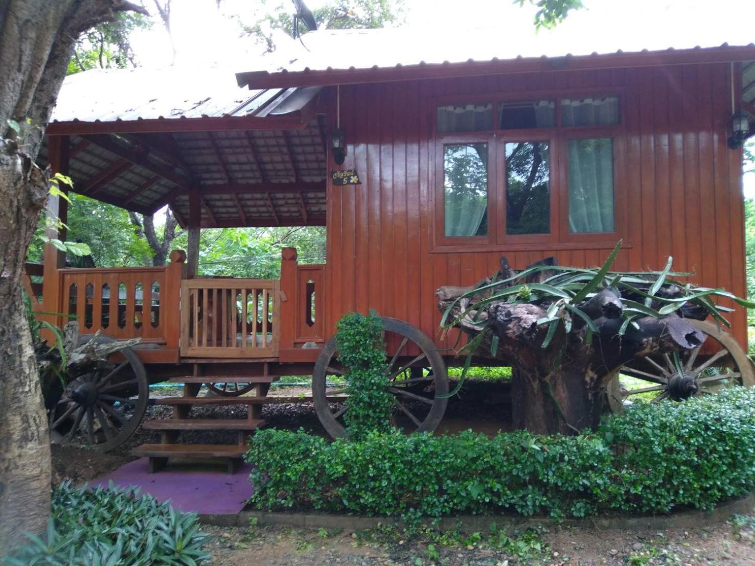 Denchai City Resort เด่นชัยซิตี้ รีสอร์ท Phrae Exterior foto